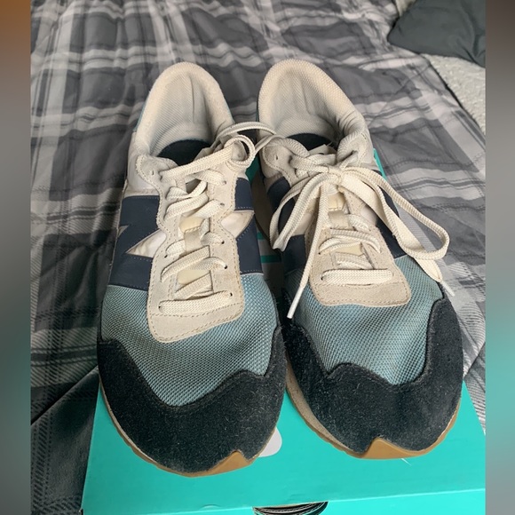 New Balance 237’s - Picture 2 of 3